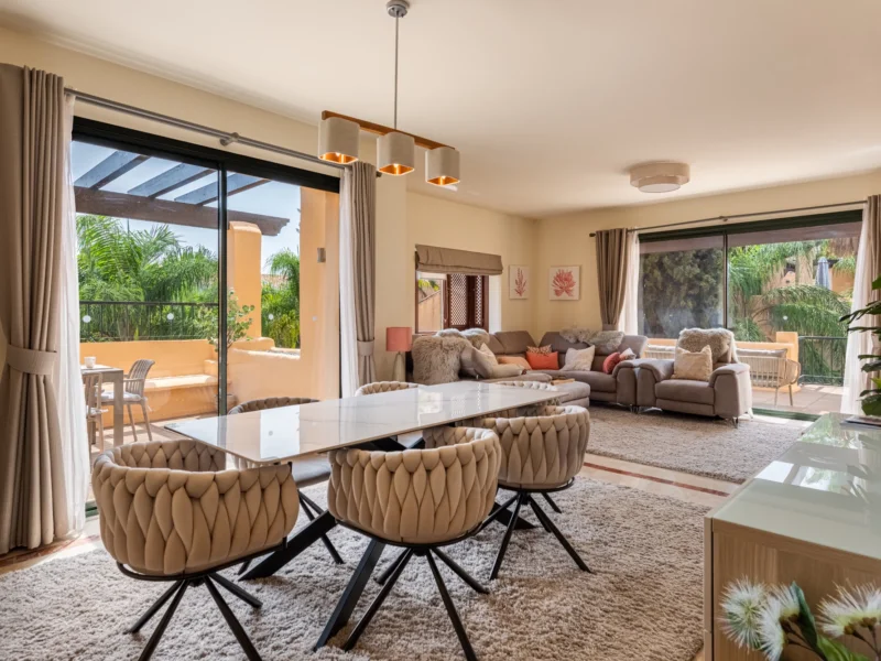 3 Bedroom Apartment with Terrace for Sale in Estepona