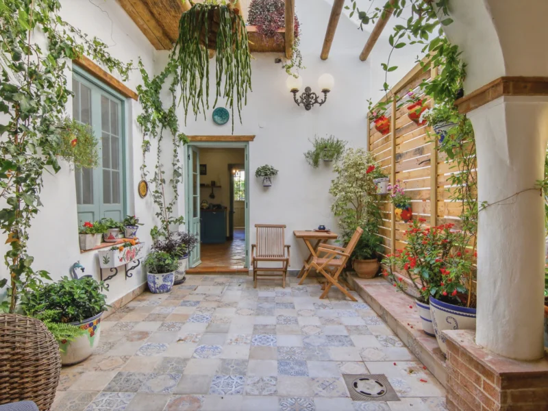 4 Bedroom Private Villa with Terrace for Sale in Estepona