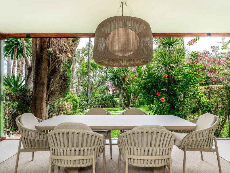 Villa privada de 4 dormitorios en venta en Nueva Milla de Oro, Estepona