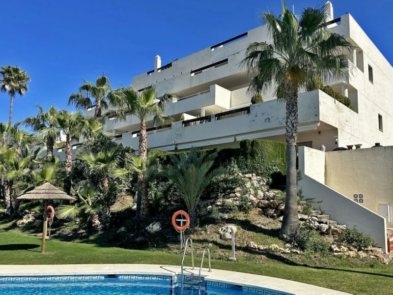 2 Bedroom Apartment with Terrace for Sale in Benahavís Pueblo
