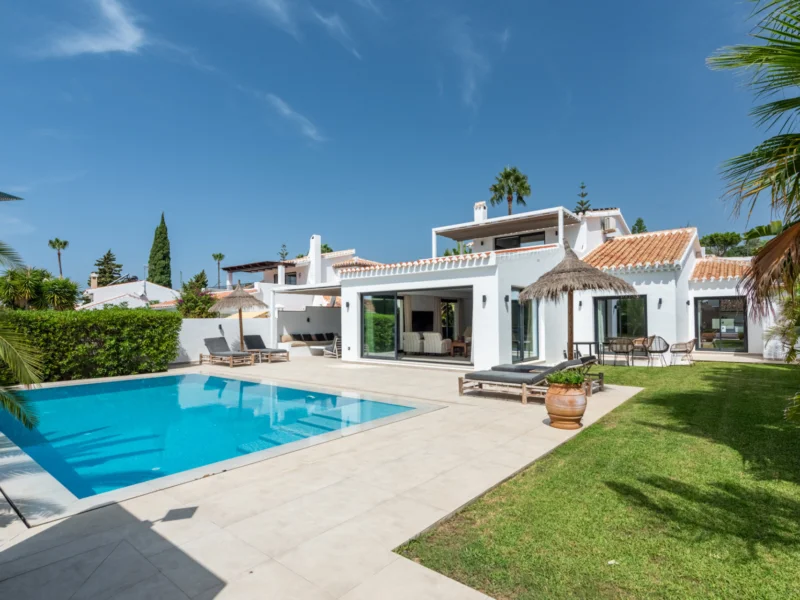 4 Bedroom Private Villa for Sale in Elviria, Marbella
