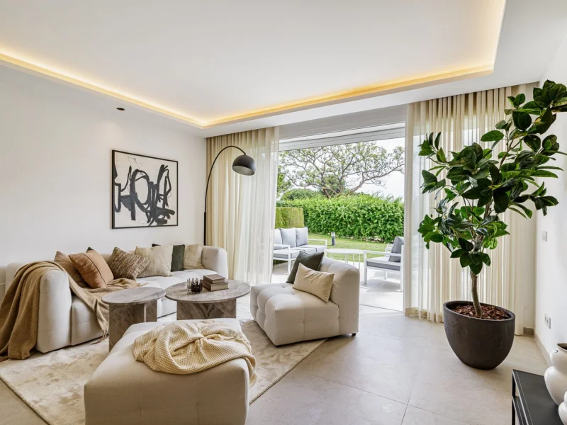 4 Bedroom Private Villa with Terrace for Sale in Nueva Andalucía, Marbella