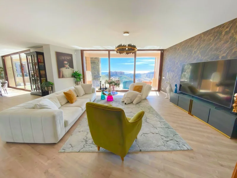 4 Bedroom Apartment for Sale in La Quinta, Benahavís