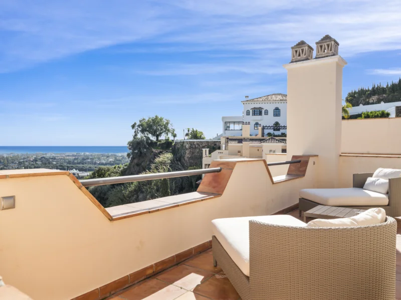 4 Bedroom Apartment for Sale in Los Almendros, Benahavís