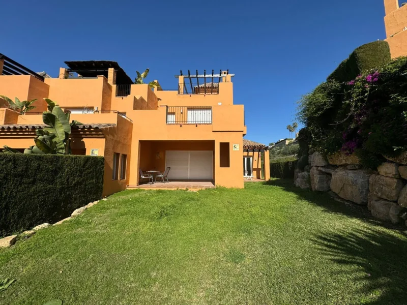 4 Bedroom Private Villa for Sale in El Paraíso, Estepona