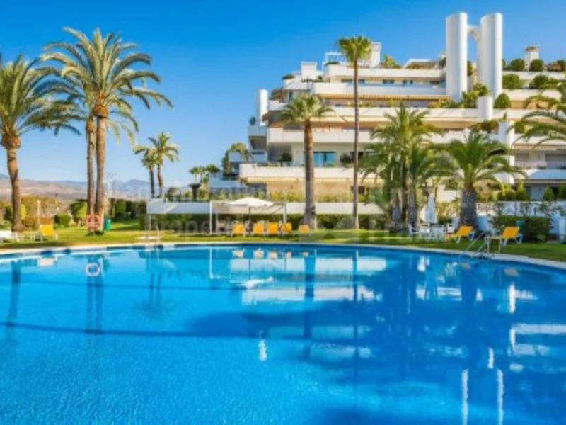 2 Bedroom Apartment with Terrace for Sale in Milla de Oro, Marbella