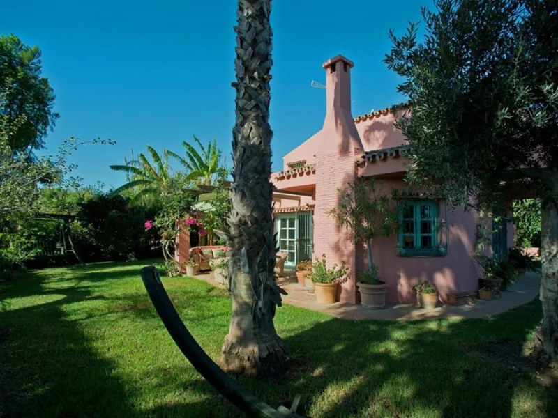 3 Bedroom Apartment with Terrace for Sale in Estepona