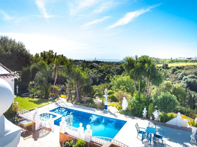 4 Bedroom Private Villa for Sale in Estepona