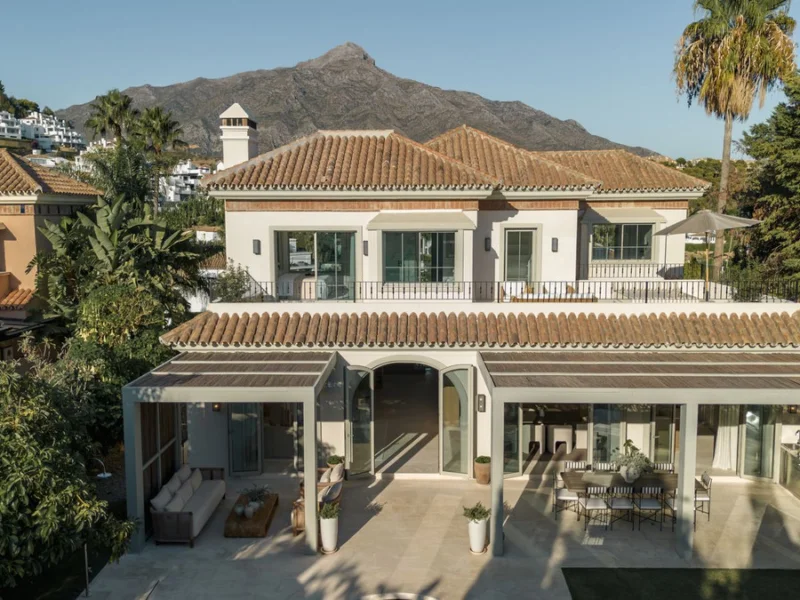 5 Bedroom Private Villa for Sale in Nueva Andalucía, Marbella