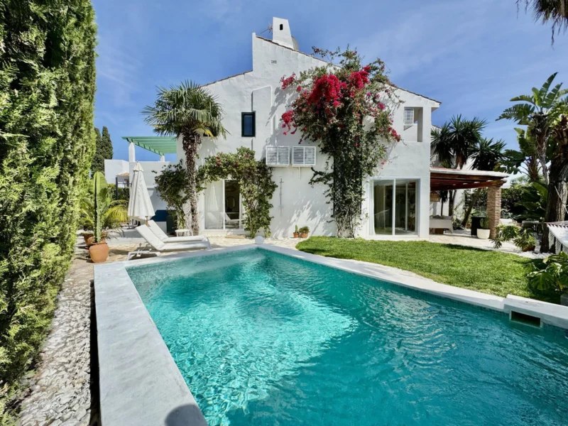 4 Bedroom Private Villa for Sale in San Pedro de Alcántara