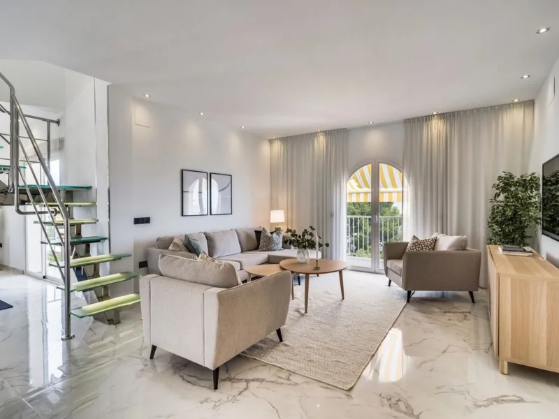 3 Bedroom Apartment with Terrace for Sale in Puerto Banús, Marbella