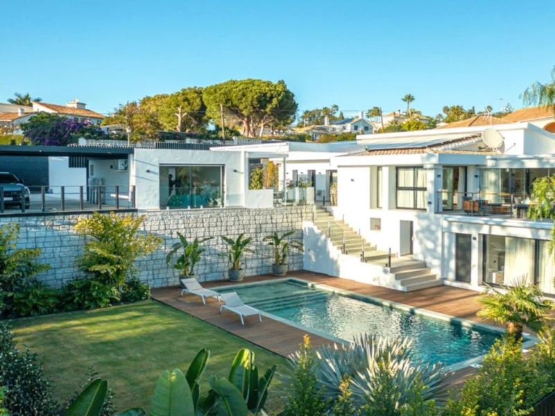 5 Bedroom Private Villa for Sale in El Rosario, Marbella