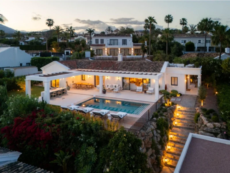 4 Bedroom Private Villa with Terrace for Sale in Nueva Andalucía, Marbella