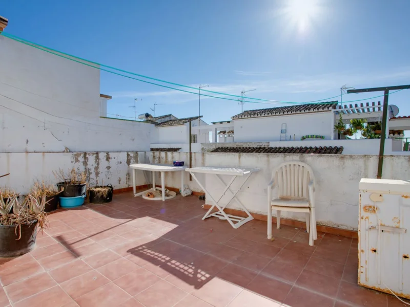 4 Bedroom Private Villa with Terrace for Sale in Estepona
