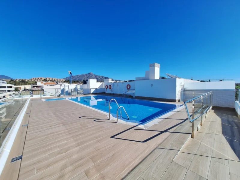 2 Bedroom Apartment with Terrace for Sale in La Campana, Puerto Banús, Marbella