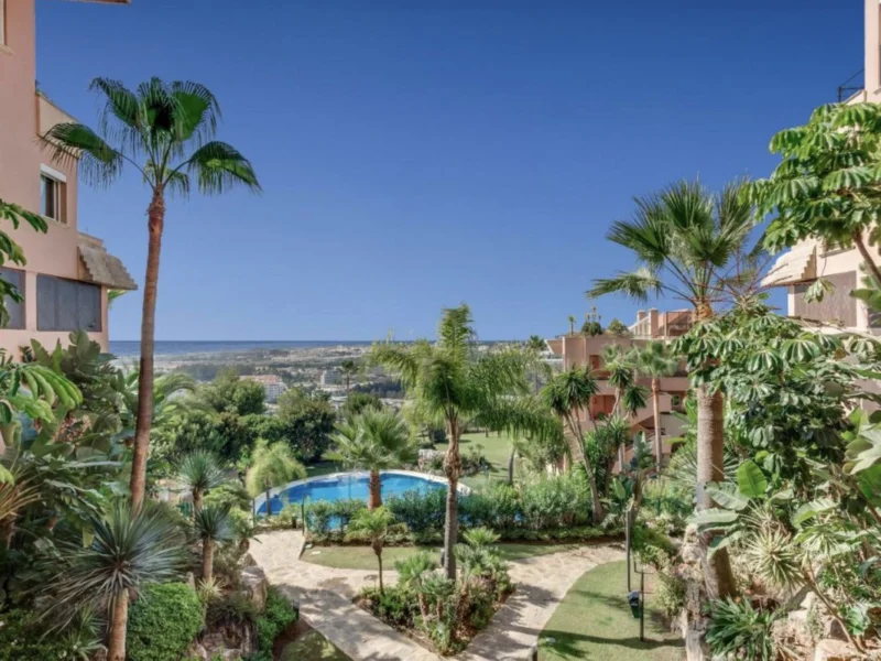 3 Bedroom Apartment with Terrace for Sale in Nueva Andalucía, Marbella