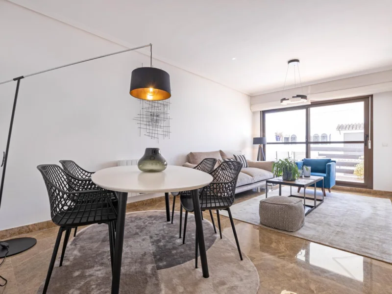Furnished 2 Bedroom Apartment for Rent in Estepona
