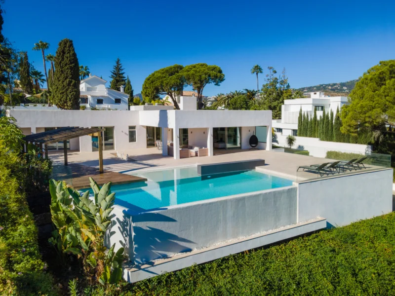 6 Bedroom Private Villa for Sale in Nueva Andalucía, Marbella