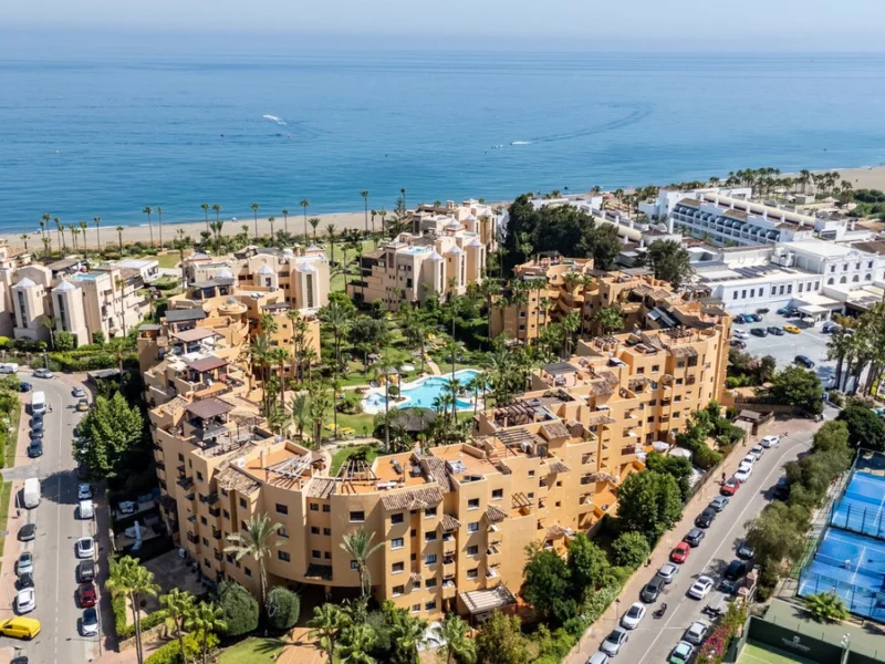 2 Bedroom Apartment with Terrace for Sale in Costalita, Cancelada, Estepona