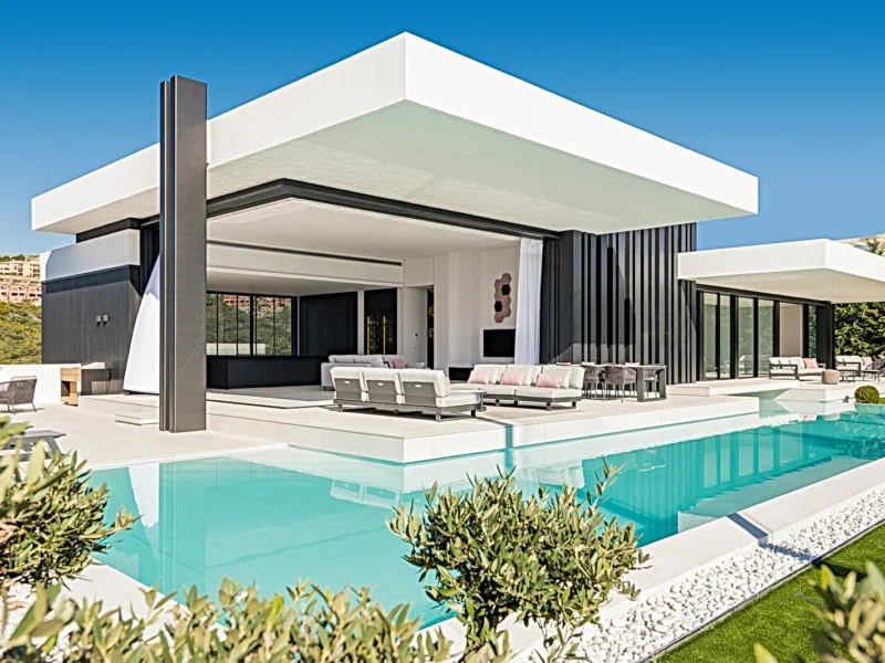4 Bedroom Private Villa for Sale in Estepona