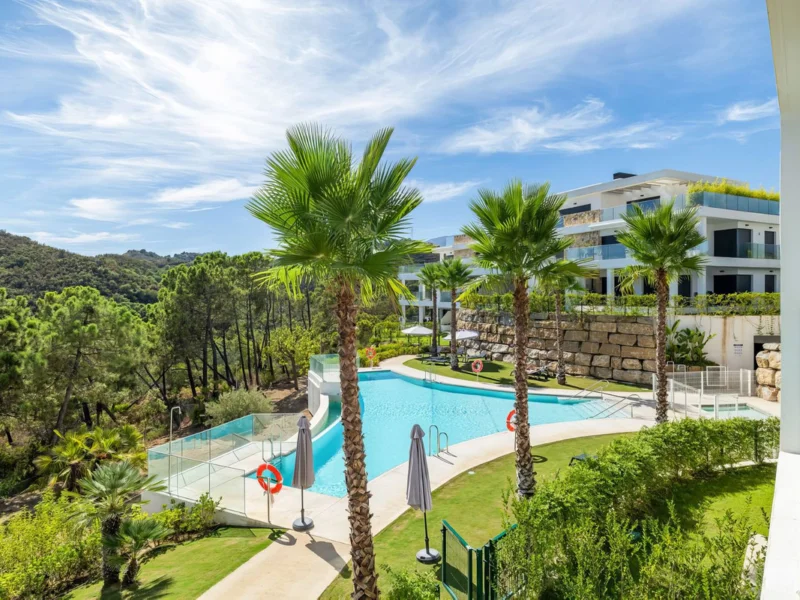 2 Bedroom Apartment with Terrace for Sale in Selwo, Nueva Milla de Oro, Estepona