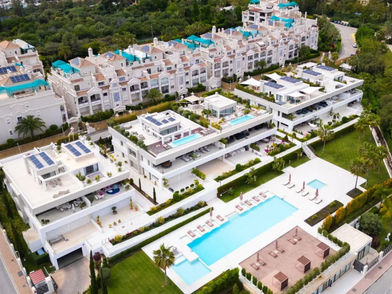 4 Bedroom Apartment with Terrace for Sale in Marbella