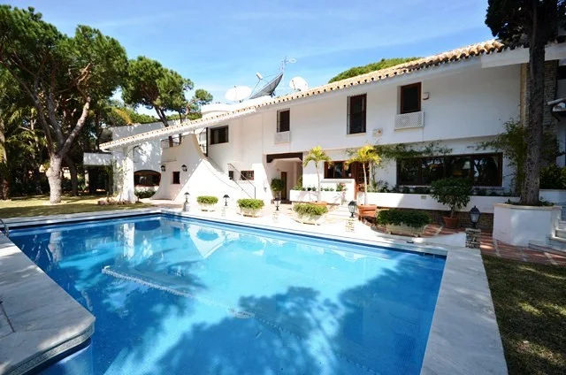 6 Bedroom Private Villa for Sale in Cabopino, Marbella