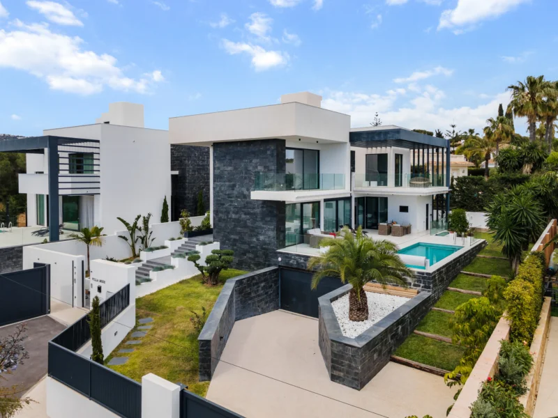 4 Bedroom Private Villa for Sale in Marbesa, Marbella