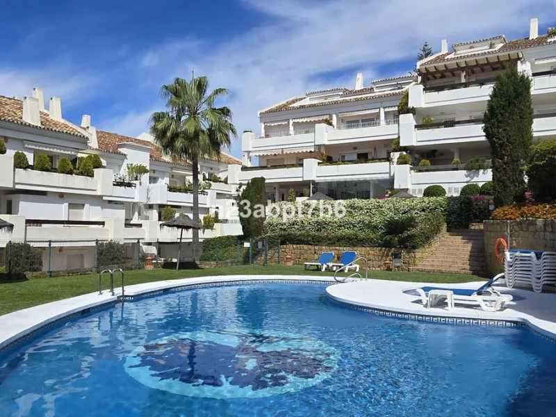 2 Bedroom Apartment with Terrace for Sale in Nueva Andalucía, Marbella