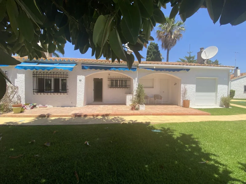 2 Bedroom Private Villa with Terrace for Sale in Cortijo Blanco, San Pedro de Alcántara