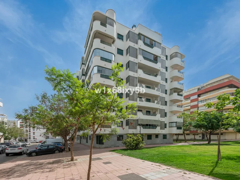 1 Bedroom Apartment with Terrace for Sale in Estepona