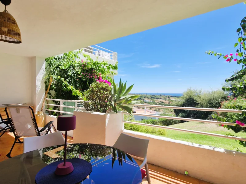 3 Bedroom Apartment with Terrace for Sale in Selwo, Nueva Milla de Oro, Estepona