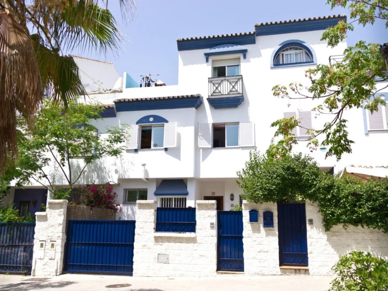 5 Bedroom Private Villa with Terrace for Sale in San Pedro de Alcántara