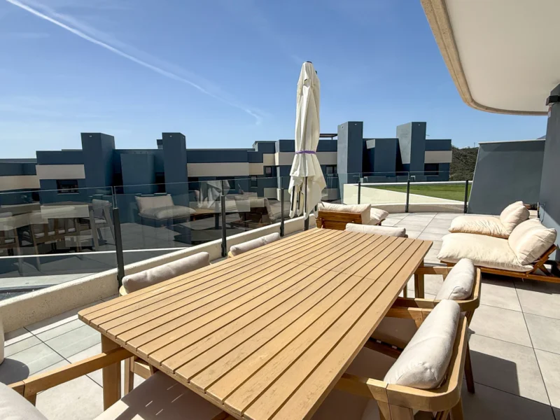 3 Bedroom Apartment with Terrace for Sale in Estepona