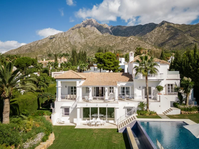 7 Bedroom Private Villa for Sale in Sierra Blanca, Marbella