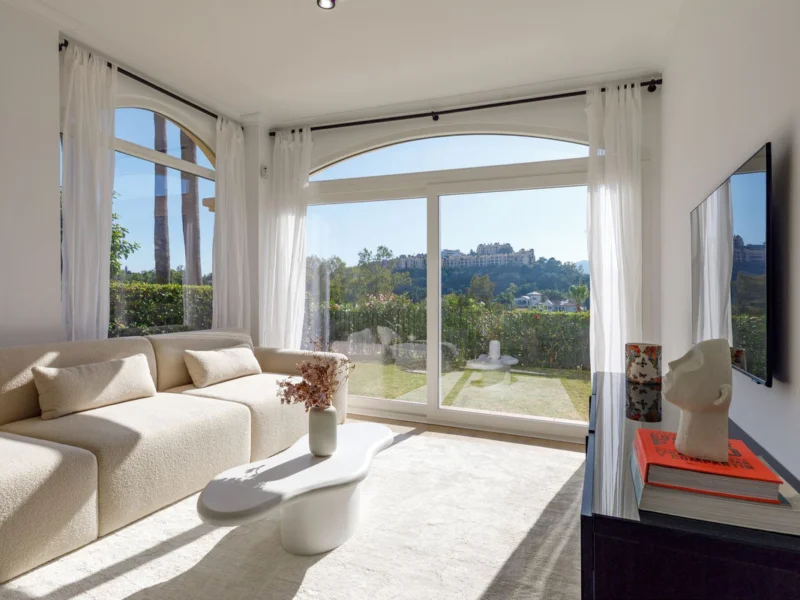 3 Bedroom Apartment with Terrace for Sale in La Quinta, Benahavís