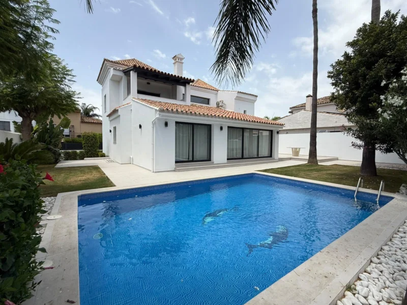 Furnished 5 Bedroom Private Villa with Terrace for Rent in Nueva Andalucía, Marbella