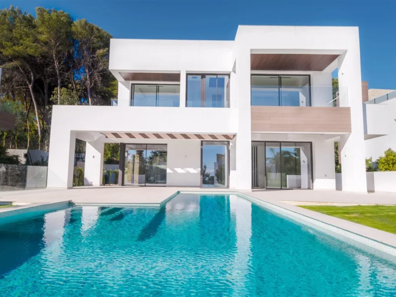 4 Bedroom Private Villa for Sale in Puerto Banús, Marbella