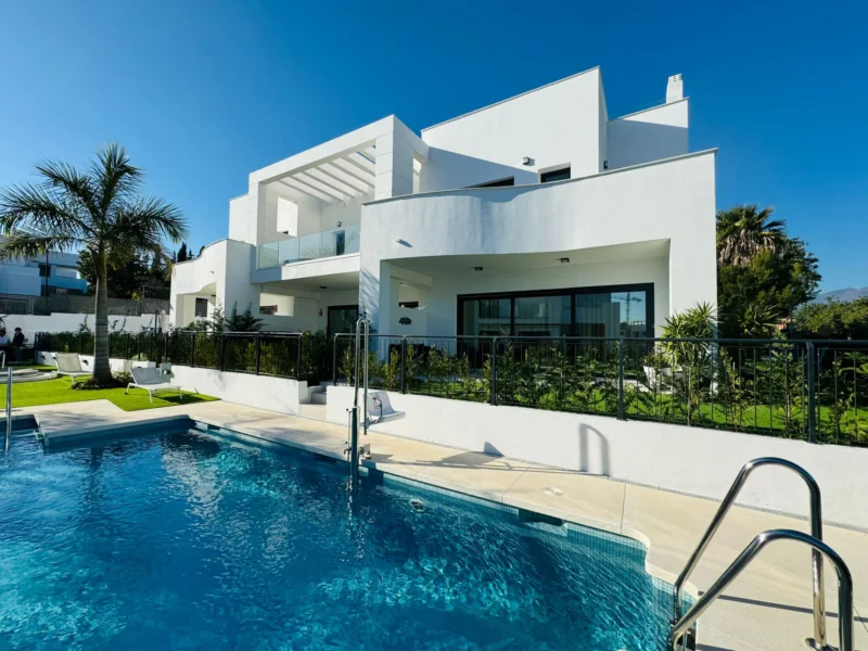 Furnished 3 Bedroom Private Villa with Terrace for Rent in Estepona