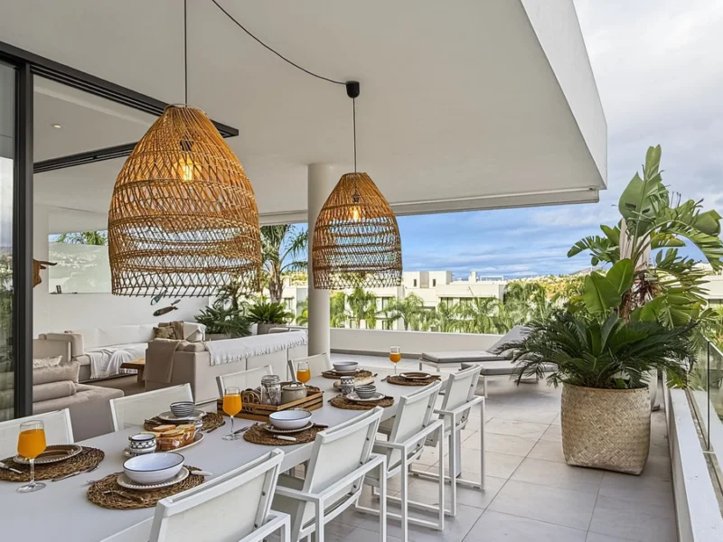 3 Bedroom Apartment with Terrace for Sale in Estepona