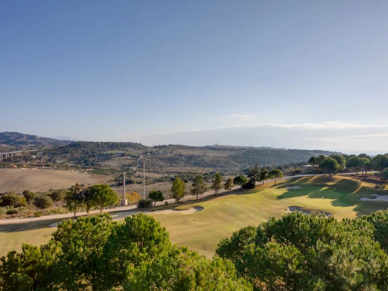 2 Bedroom Apartment with Terrace for Sale in Estepona