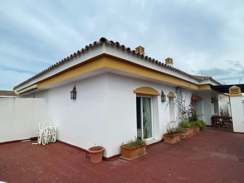 2 Bedroom Apartment with Terrace for Sale in Nueva Andalucía, Marbella