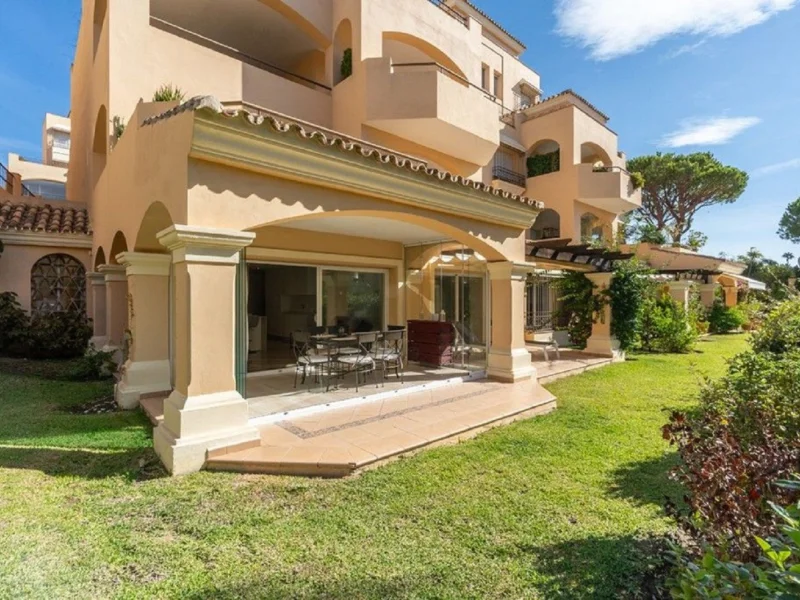 3 Bedroom Apartment for Sale in Elviria, Marbella