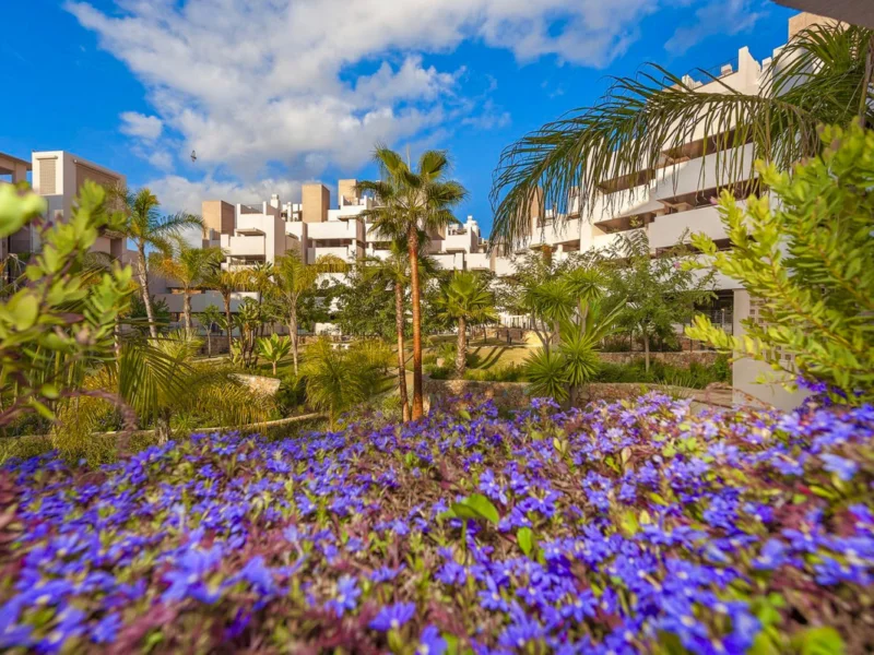 3 Bedroom Apartment with Terrace for Sale in Estepona