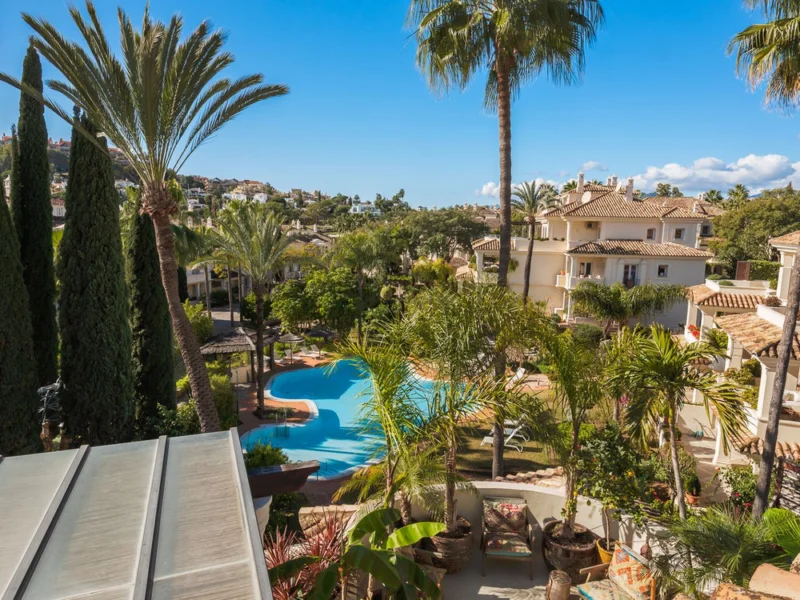 3 Bedroom Apartment with Terrace for Sale in Nueva Andalucía, Marbella