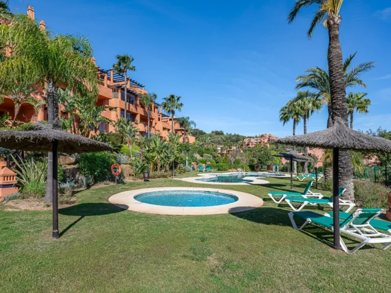 2 Bedroom Apartment with Terrace for Sale in La Mairena, Marbella
