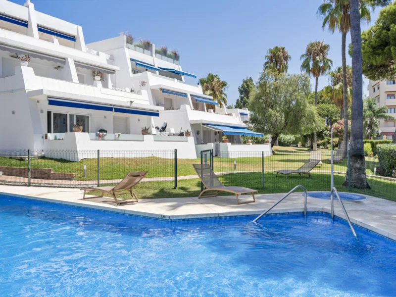 3 Bedroom Apartment with Terrace for Sale in Nueva Andalucía, Marbella
