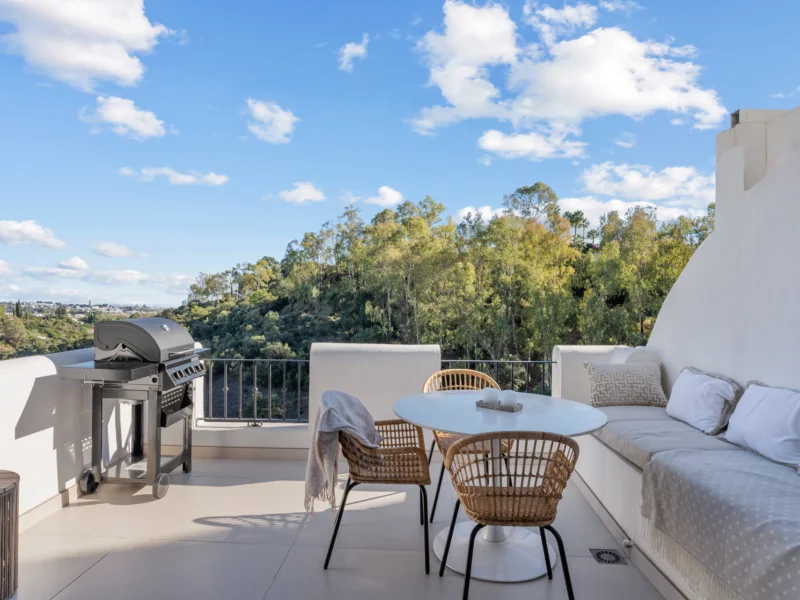 3 Bedroom Apartment for Sale in Los Almendros, Benahavís