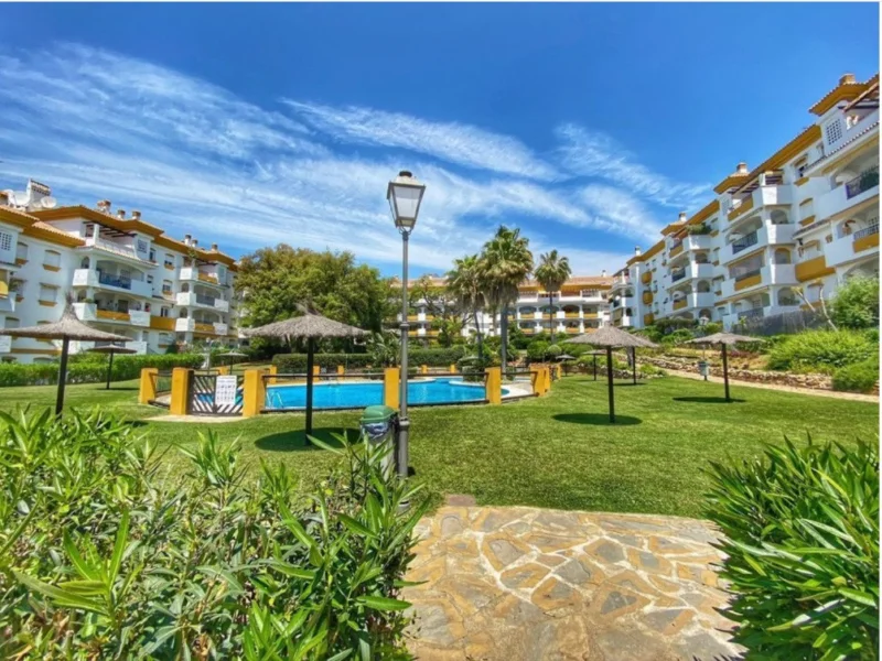 3 Bedroom Apartment for Sale in Los Pinos de Nagüeles, Milla de Oro, Marbella