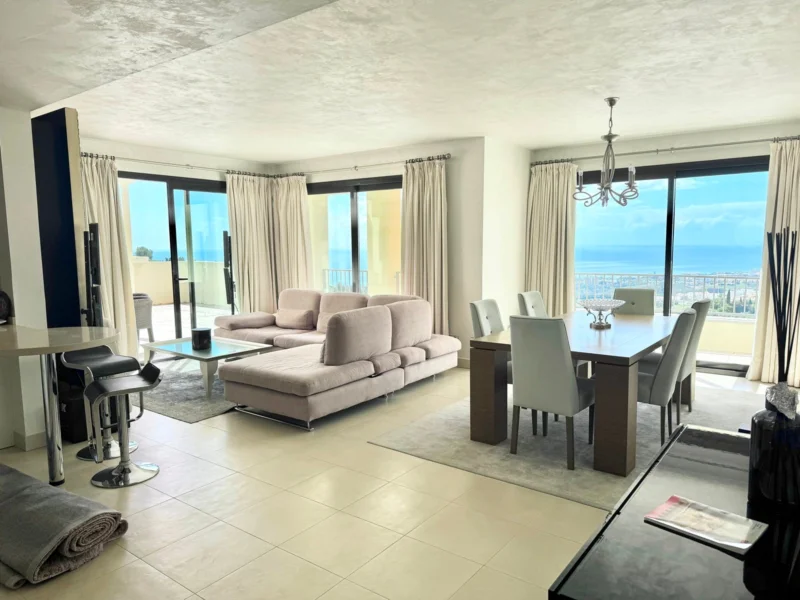 3 Bedroom Apartment with Terrace for Sale in Marbella